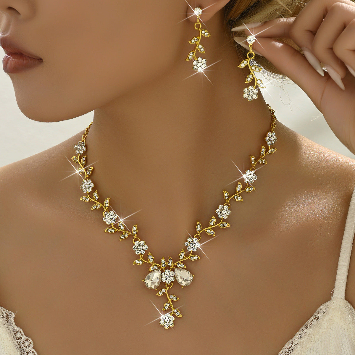 European and American Exaggerated Fashion Personality Rhinestone Crystal Necklace Earrings Set Ladies Prom Clothing Factory Home Decoration Wholesale