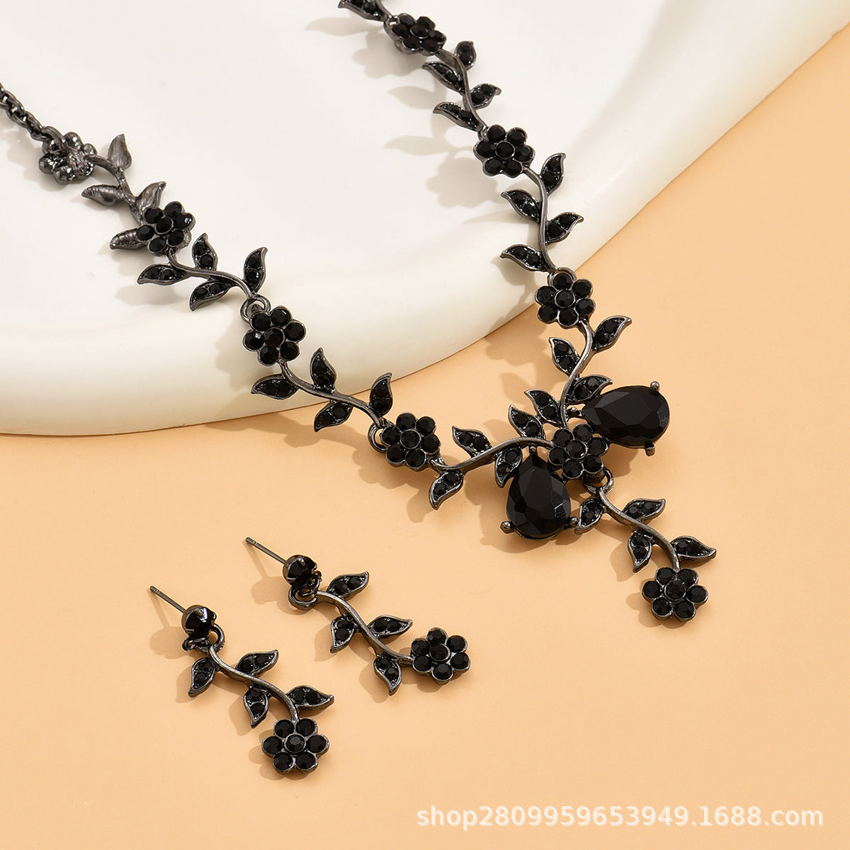 European and American Exaggerated Fashion Personality Rhinestone Crystal Necklace Earrings Set Ladies Prom Clothing Factory Home Decoration Wholesale