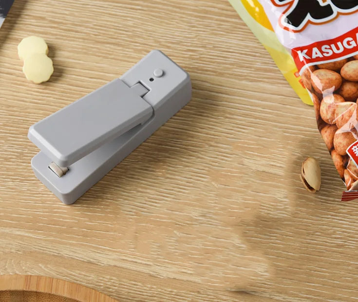 Heat Seal Device,  2-in-1 USB Chip Bag Sealer Machine with Cutter Heat Sealer Food Resealer Bag Kitchen Tool for Snacks Sealing