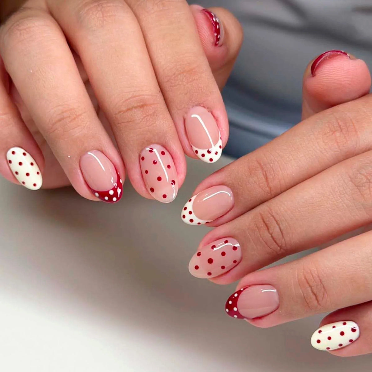24Pcs French False Nails Almond Fake Nails with Glue Press on White Edge Design Wearable Simple Ins Pink Stiletto Nail Tips