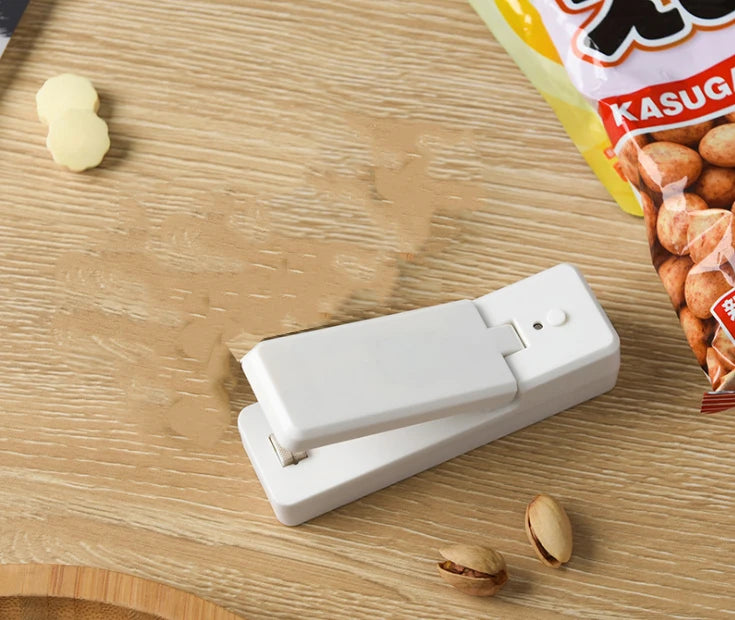 Heat Seal Device,  2-in-1 USB Chip Bag Sealer Machine with Cutter Heat Sealer Food Resealer Bag Kitchen Tool for Snacks Sealing