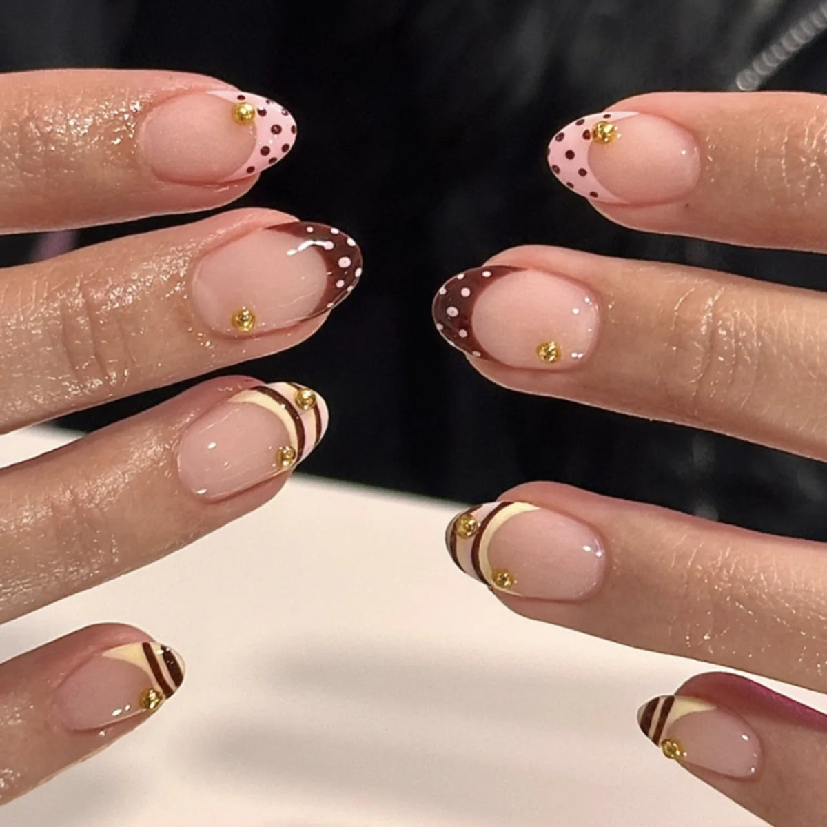 24Pcs French False Nails Almond Fake Nails with Glue Press on White Edge Design Wearable Simple Ins Pink Stiletto Nail Tips