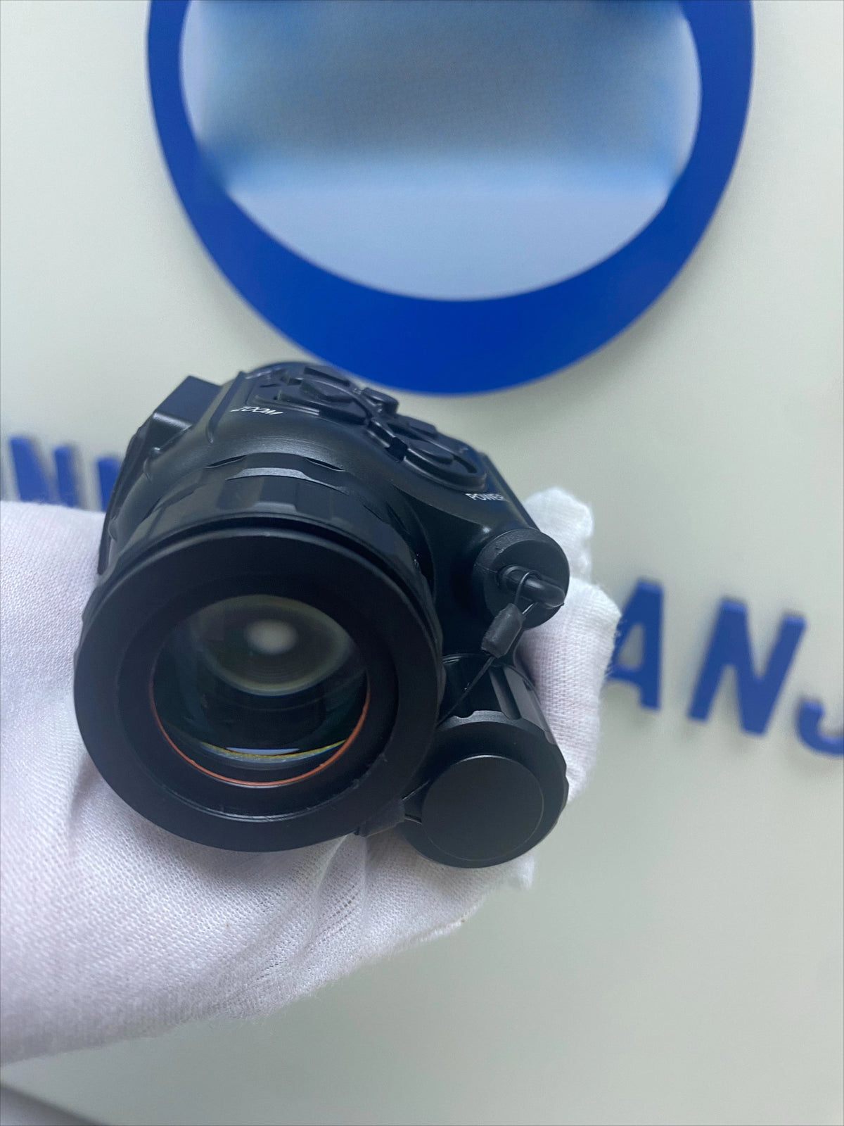 Handheld Thermal Imager Long Range Thermal Camera 25mm Lens IP67 Waterproof Continuous Zoom for Night Vision Hunting