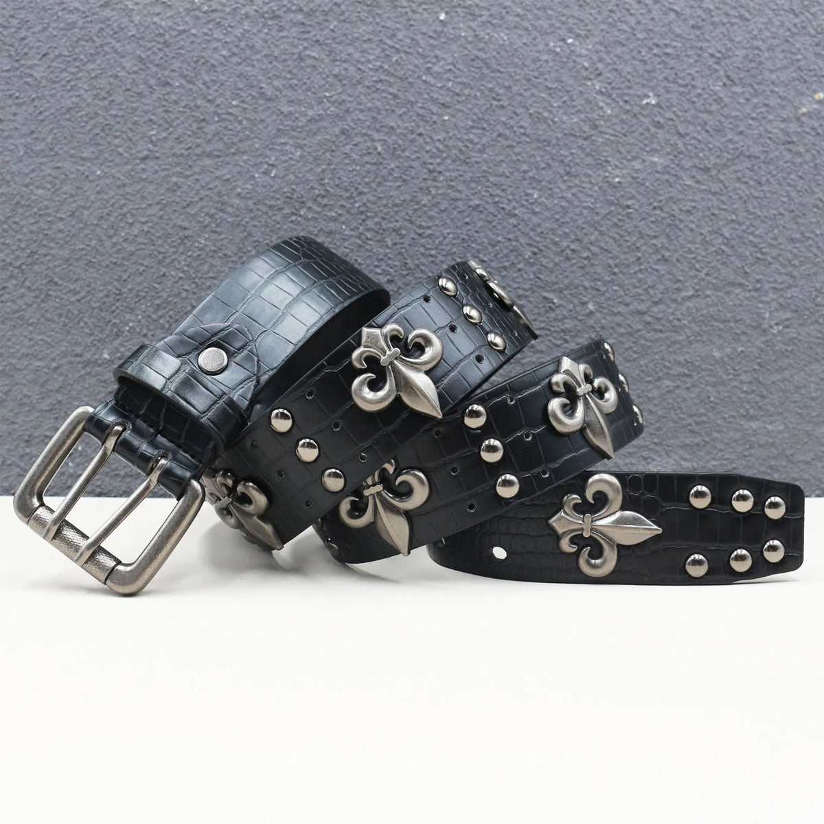 Double-needle buckle belt with heavy black crocodile pattern  Goth Skeleton Rivet Belt Trend Punk Hip-hop Belt Y2K Style Belt