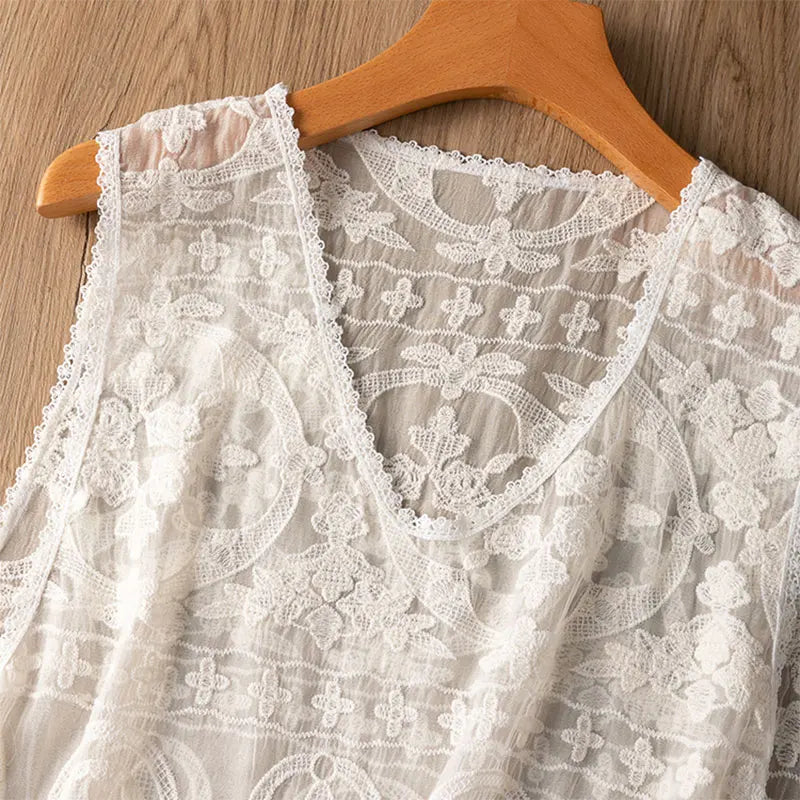 100% Mulberry Silk Loose Type Women Silk Tank Top Embroidery V Neck Vest Sleeveless Shirt Summer Beach MM815