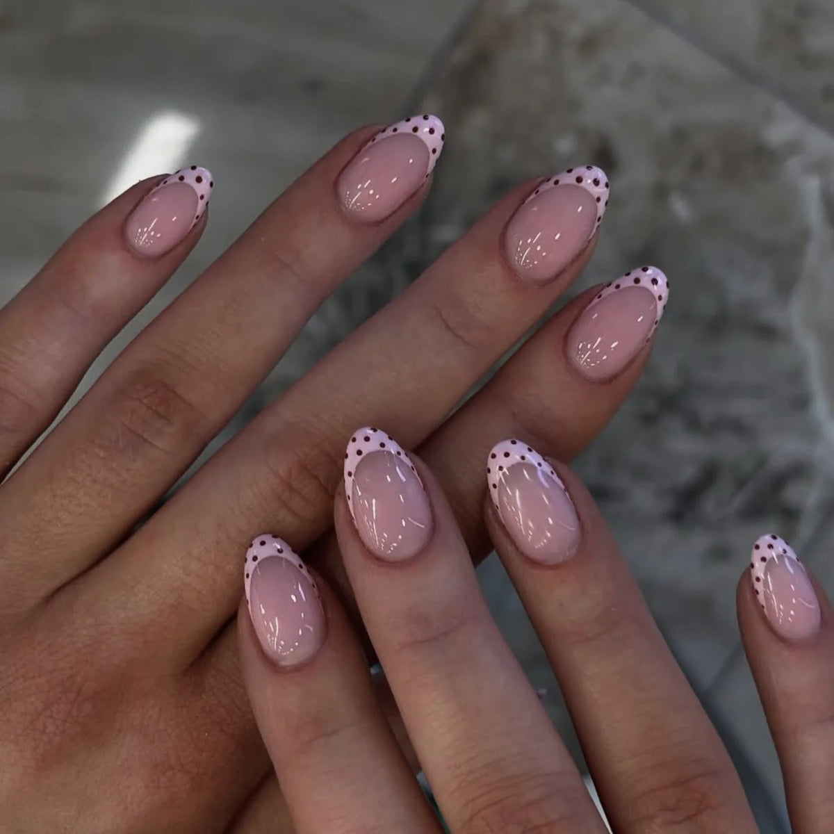24Pcs French False Nails Almond Fake Nails with Glue Press on White Edge Design Wearable Simple Ins Pink Stiletto Nail Tips