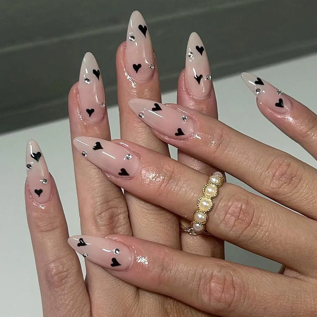 24Pcs French False Nails Almond Fake Nails with Glue Press on White Edge Design Wearable Simple Ins Pink Stiletto Nail Tips